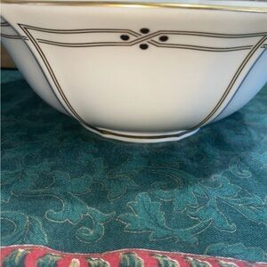 Lenox serving bowl‎